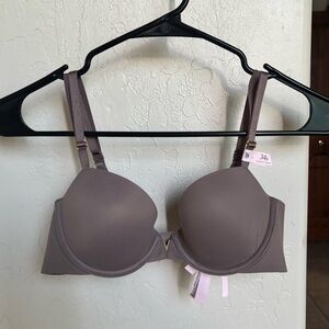 Victorias Secret 34B Lightly Lined NWT
